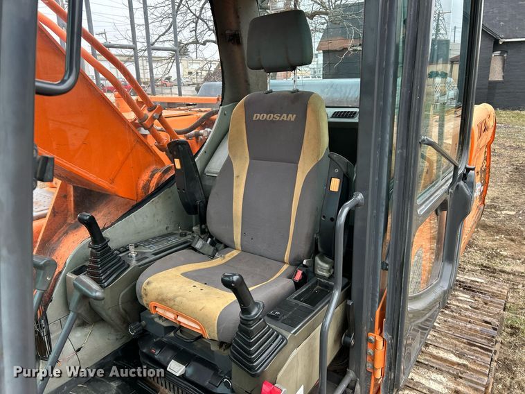 image for item NE9689 2011 Doosan DX255LC  excavator