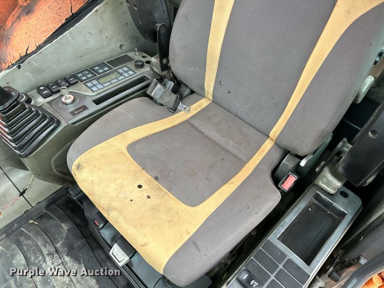 image for item NE9689 2011 Doosan DX255LC  excavator