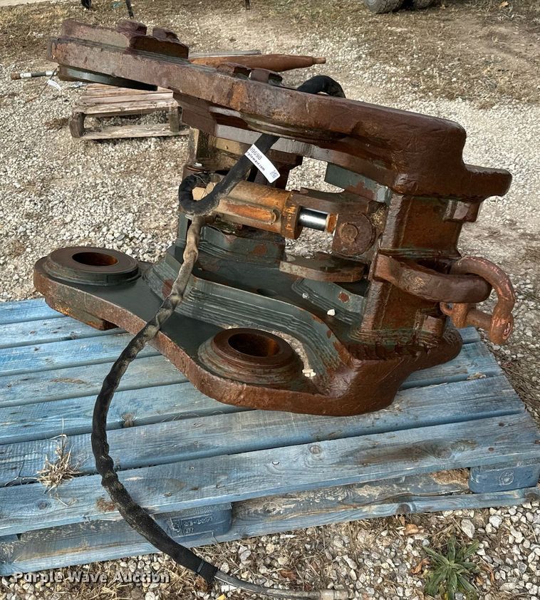 image for item NI9698 JRB PC600LC-7  excavator quick coupler