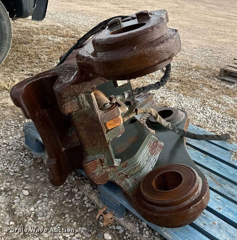 image for item NI9698 JRB PC600LC-7  excavator quick coupler