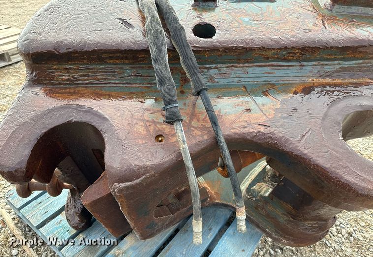 image for item NI9698 JRB PC600LC-7  excavator quick coupler