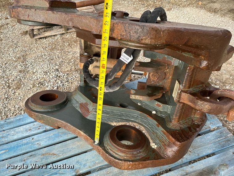 image for item NI9698 JRB PC600LC-7  excavator quick coupler