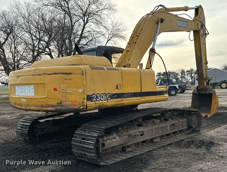 image for item NI9708 1998 John Deere 230LC  excavator