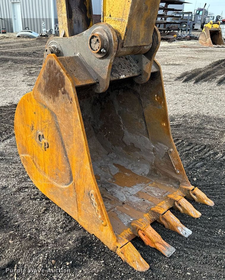 image for item NI9708 1998 John Deere 230LC  excavator