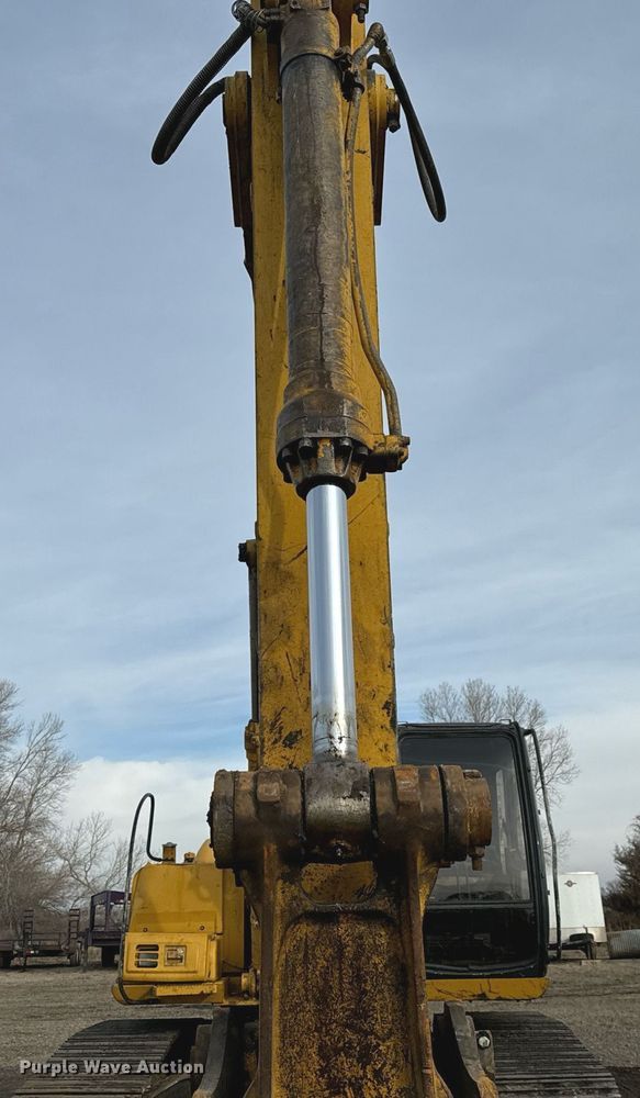 image for item NI9708 1998 John Deere 230LC  excavator