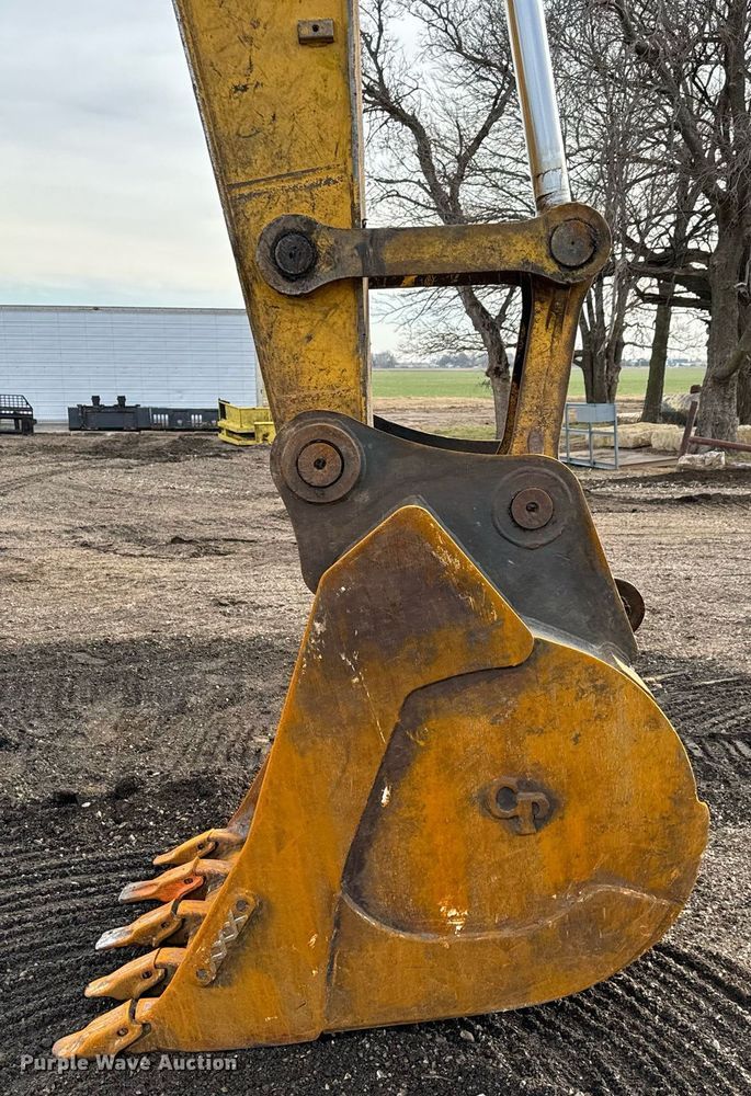 image for item NI9708 1998 John Deere 230LC  excavator