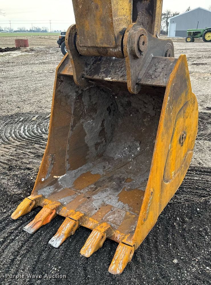 image for item NI9708 1998 John Deere 230LC  excavator