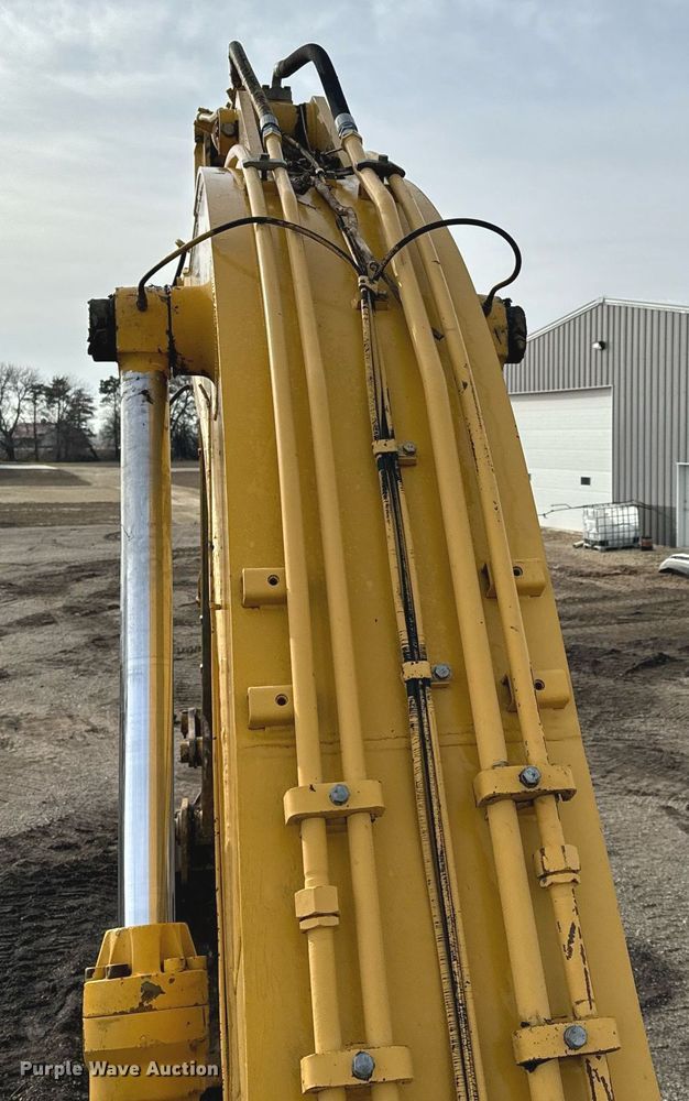 image for item NI9708 1998 John Deere 230LC  excavator