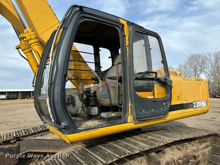 image for item NI9708 1998 John Deere 230LC  excavator