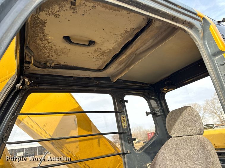 image for item NI9708 1998 John Deere 230LC  excavator