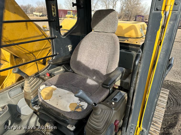 image for item NI9708 1998 John Deere 230LC  excavator