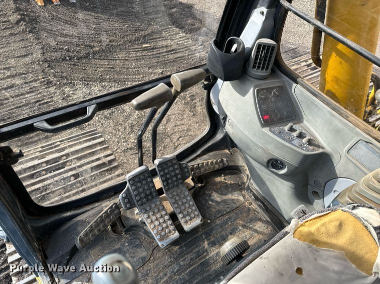 image for item NI9708 1998 John Deere 230LC  excavator