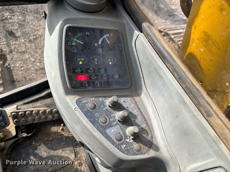 image for item NI9708 1998 John Deere 230LC  excavator