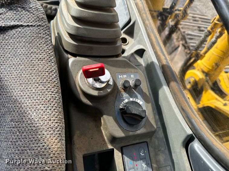 image for item NI9708 1998 John Deere 230LC  excavator