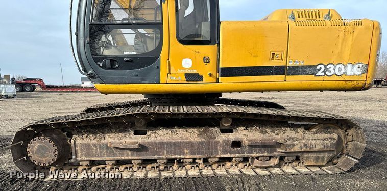image for item NI9708 1998 John Deere 230LC  excavator