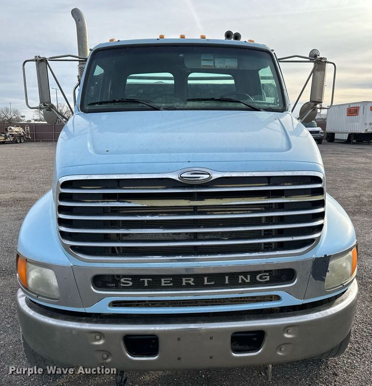 image for item NI9712 2007 Sterling L9500  roll-off container truck