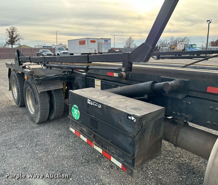 image for item NI9712 2007 Sterling L9500  roll-off container truck