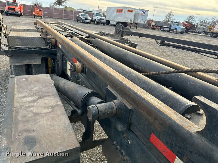 image for item NI9712 2007 Sterling L9500  roll-off container truck