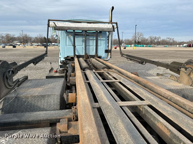 image for item NI9712 2007 Sterling L9500  roll-off container truck