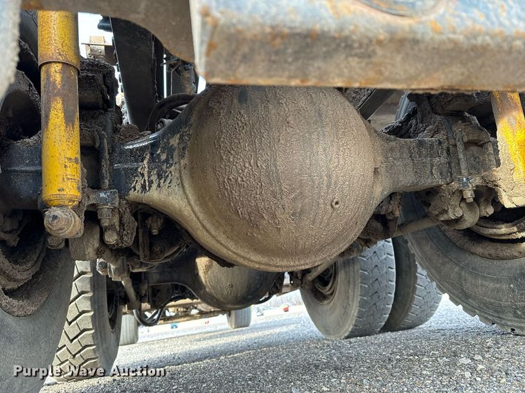 image for item NI9712 2007 Sterling L9500  roll-off container truck