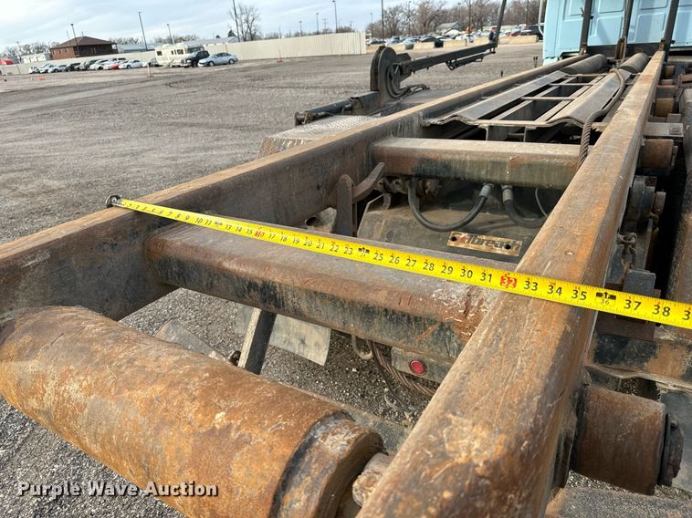 image for item NI9712 2007 Sterling L9500  roll-off container truck