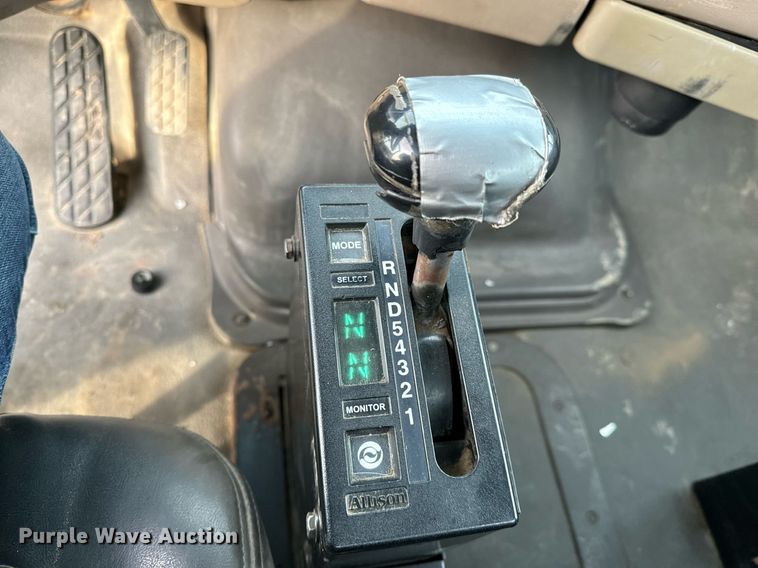 image for item NI9712 2007 Sterling L9500  roll-off container truck