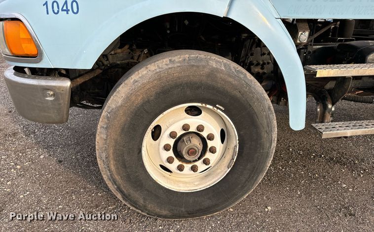 image for item NI9712 2007 Sterling L9500  roll-off container truck