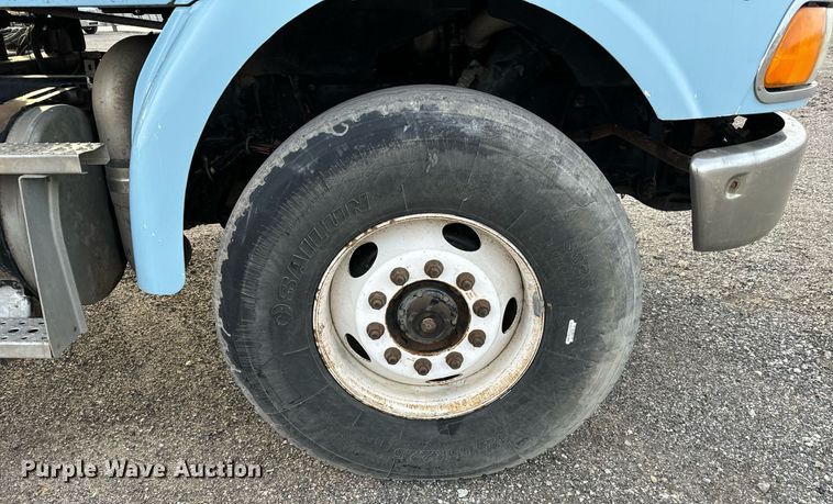 image for item NI9712 2007 Sterling L9500  roll-off container truck