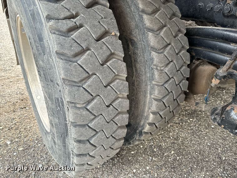 image for item NI9712 2007 Sterling L9500  roll-off container truck