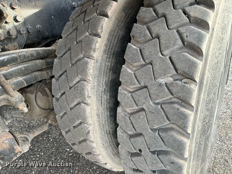 image for item NI9712 2007 Sterling L9500  roll-off container truck