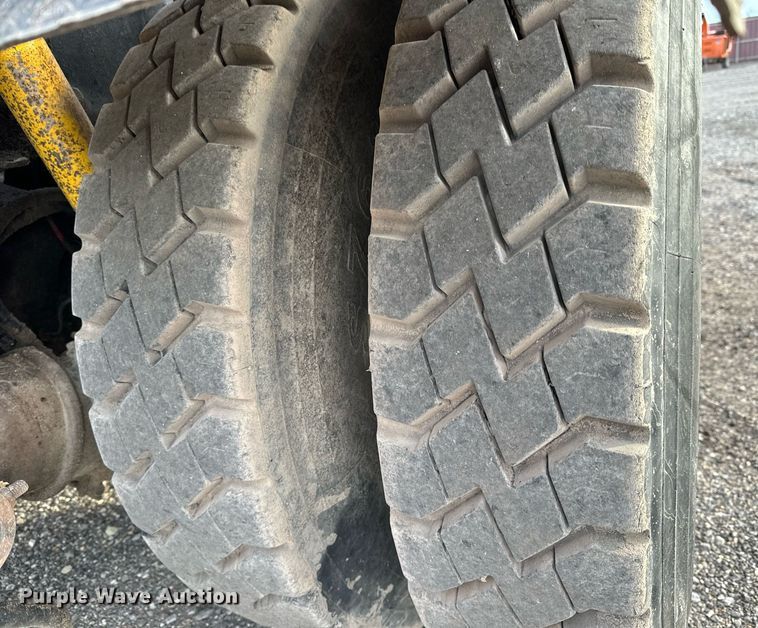 image for item NI9712 2007 Sterling L9500  roll-off container truck