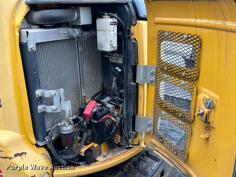 image for item NI9717 2015 John Deere 35G  mini excavator