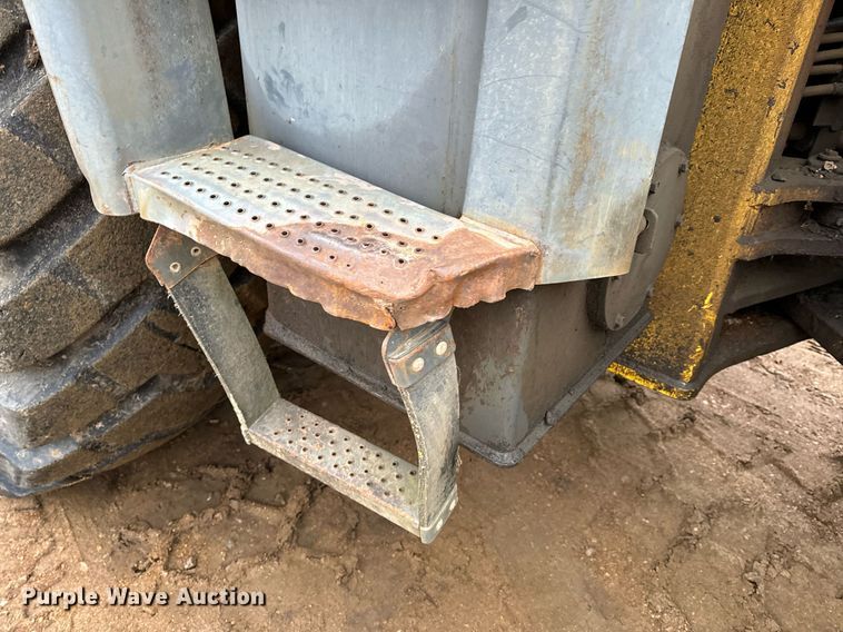 image for item NM9223 1999 Komatsu  WA450 wheel loader