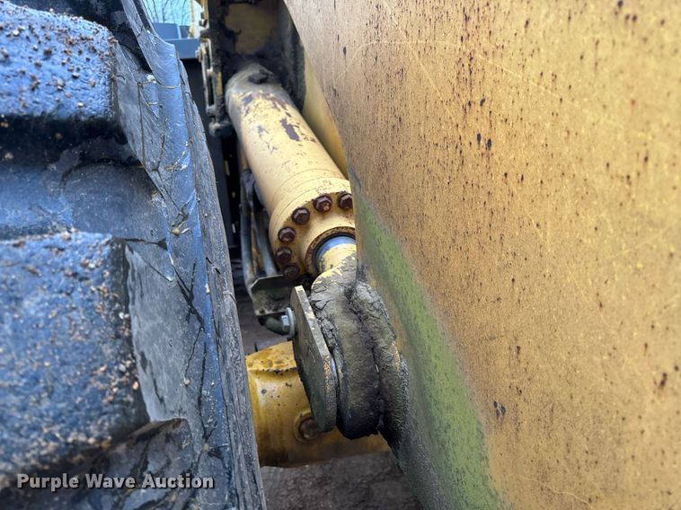 image for item NM9223 1999 Komatsu  WA450 wheel loader