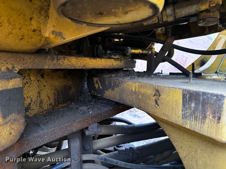 image for item NM9223 1999 Komatsu  WA450 wheel loader