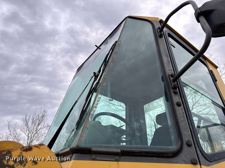 image for item NM9223 1999 Komatsu  WA450 wheel loader