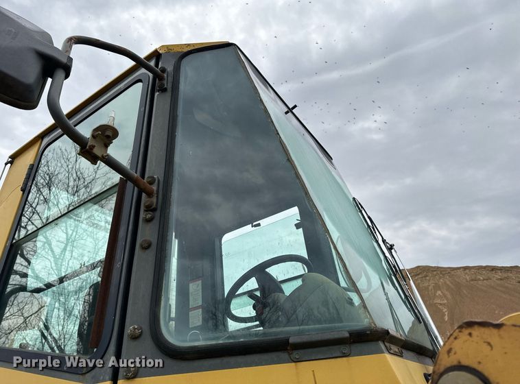 image for item NM9223 1999 Komatsu  WA450 wheel loader