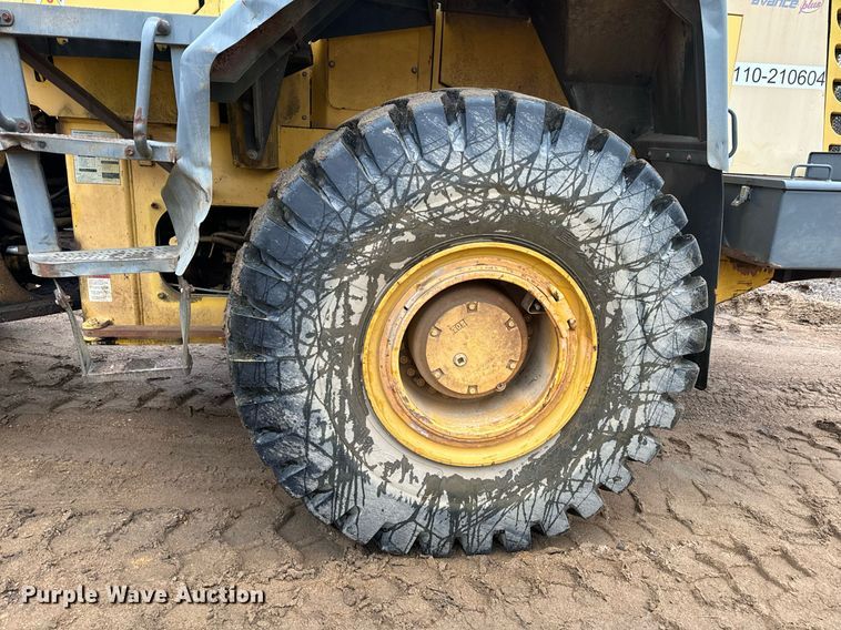 image for item NM9223 1999 Komatsu  WA450 wheel loader