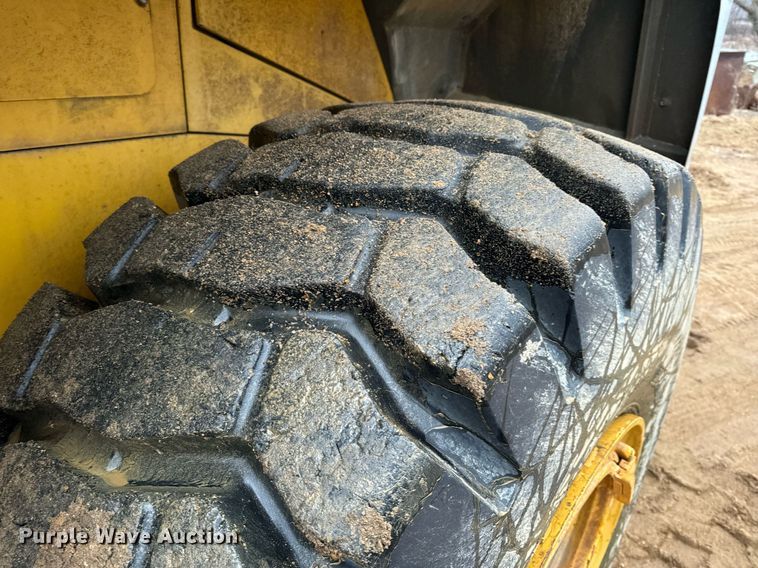 image for item NM9223 1999 Komatsu  WA450 wheel loader