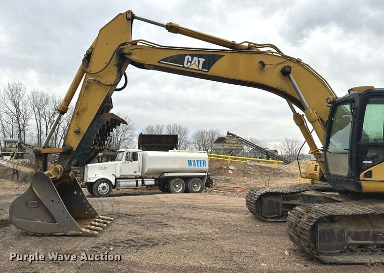 image for item NM9231 2002 Caterpillar 322C L excavator