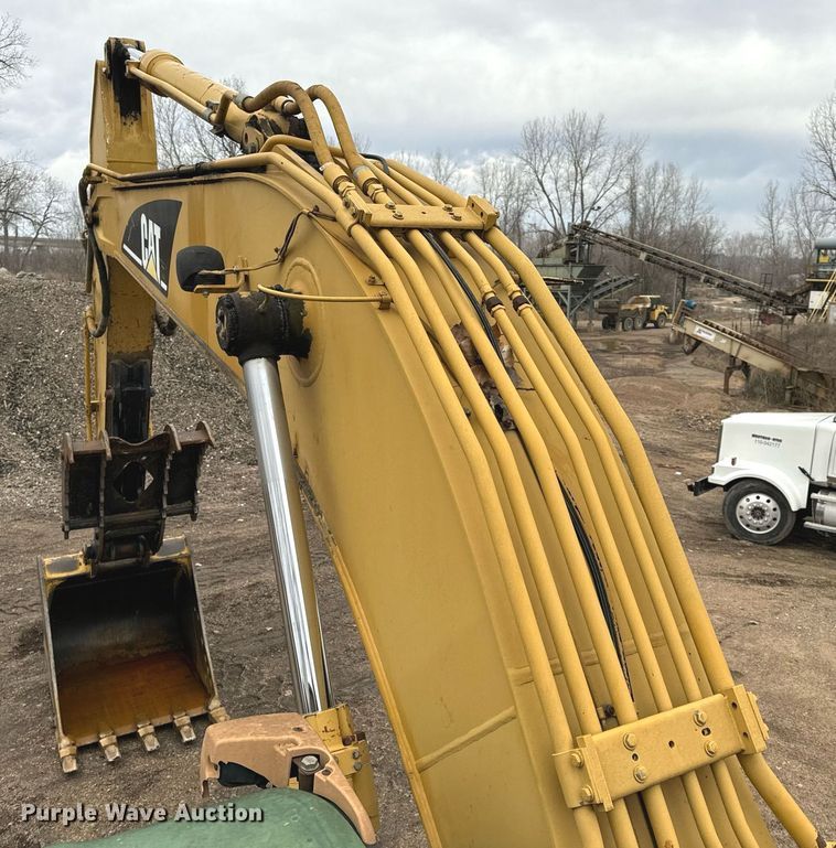 image for item NM9231 2002 Caterpillar 322C L excavator