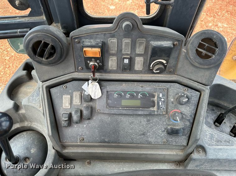 image for item NO9310 2011 John Deere 310J  backhoe