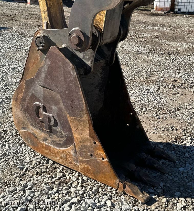 image for item OD9848 1998 John Deere 690E LC  excavator