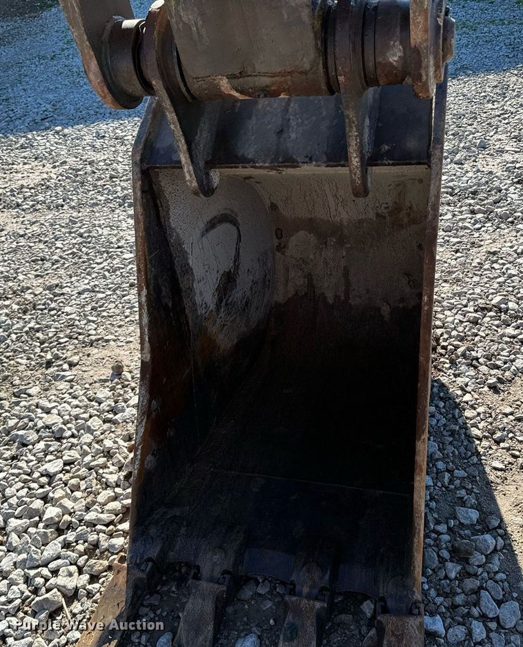 image for item OD9848 1998 John Deere 690E LC  excavator