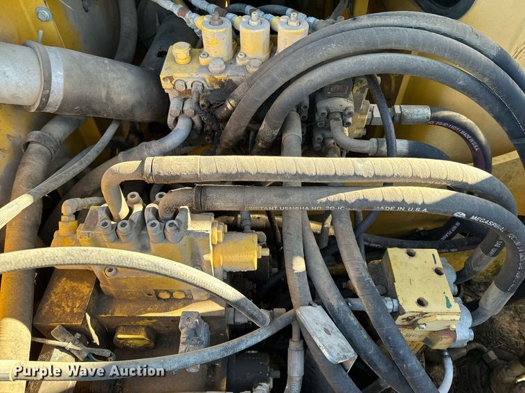 image for item OD9848 1998 John Deere 690E LC  excavator