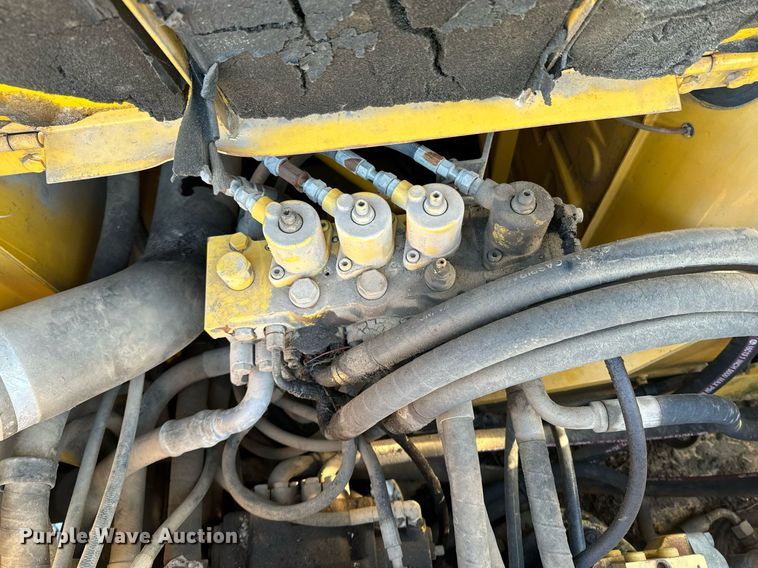 image for item OD9848 1998 John Deere 690E LC  excavator