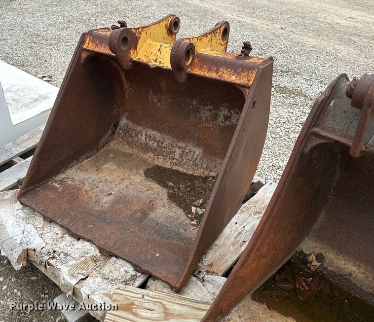 image for item OD9882 Caterpillar  backhoe bucket