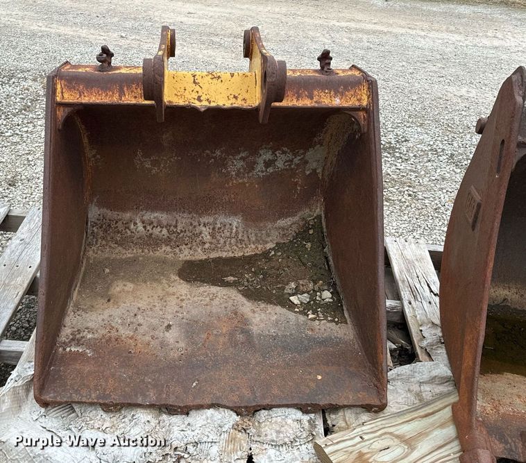 image for item OD9882 Caterpillar  backhoe bucket