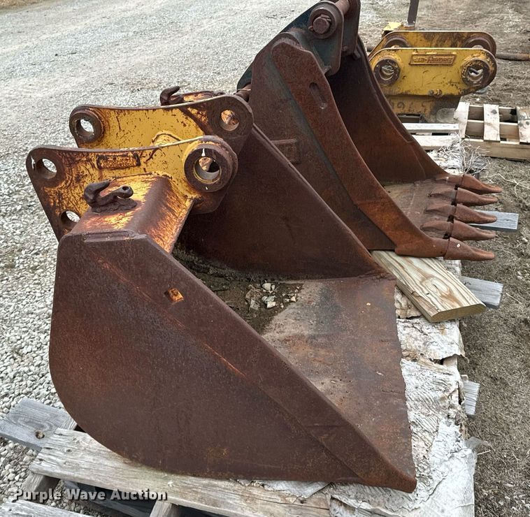 image for item OD9882 Caterpillar  backhoe bucket