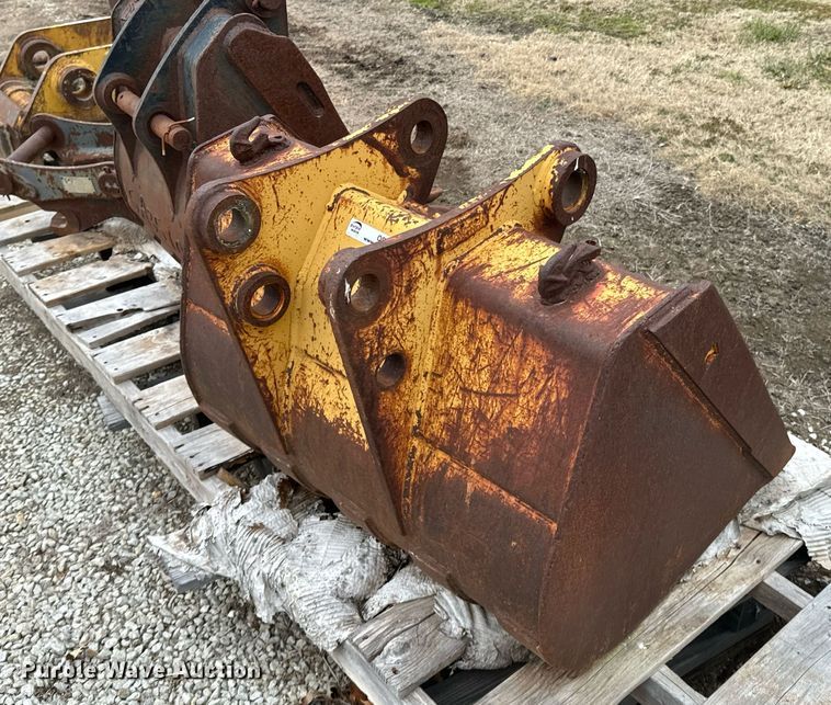 image for item OD9882 Caterpillar  backhoe bucket